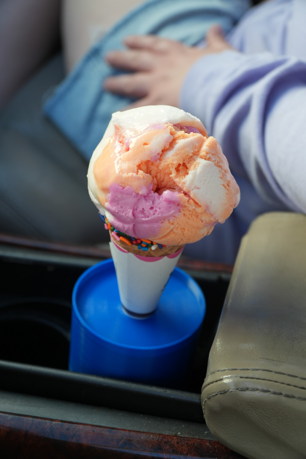 Ice cream cone holder for cars cupholders