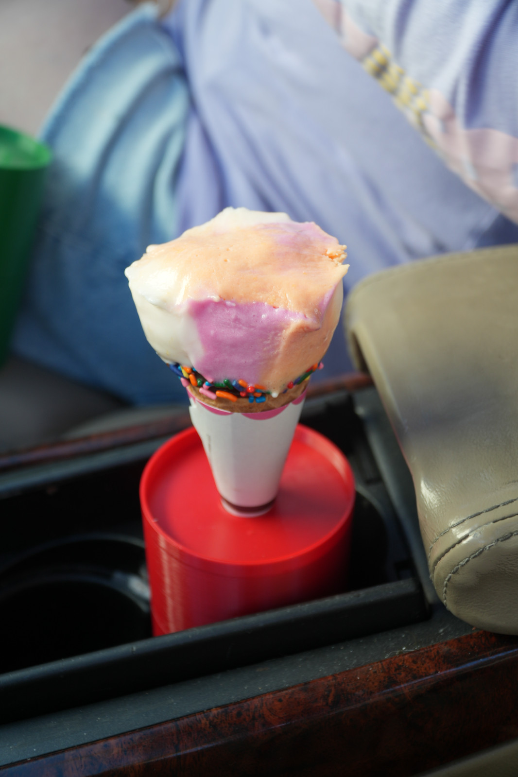 Ice cream cone holder for cars cupholders