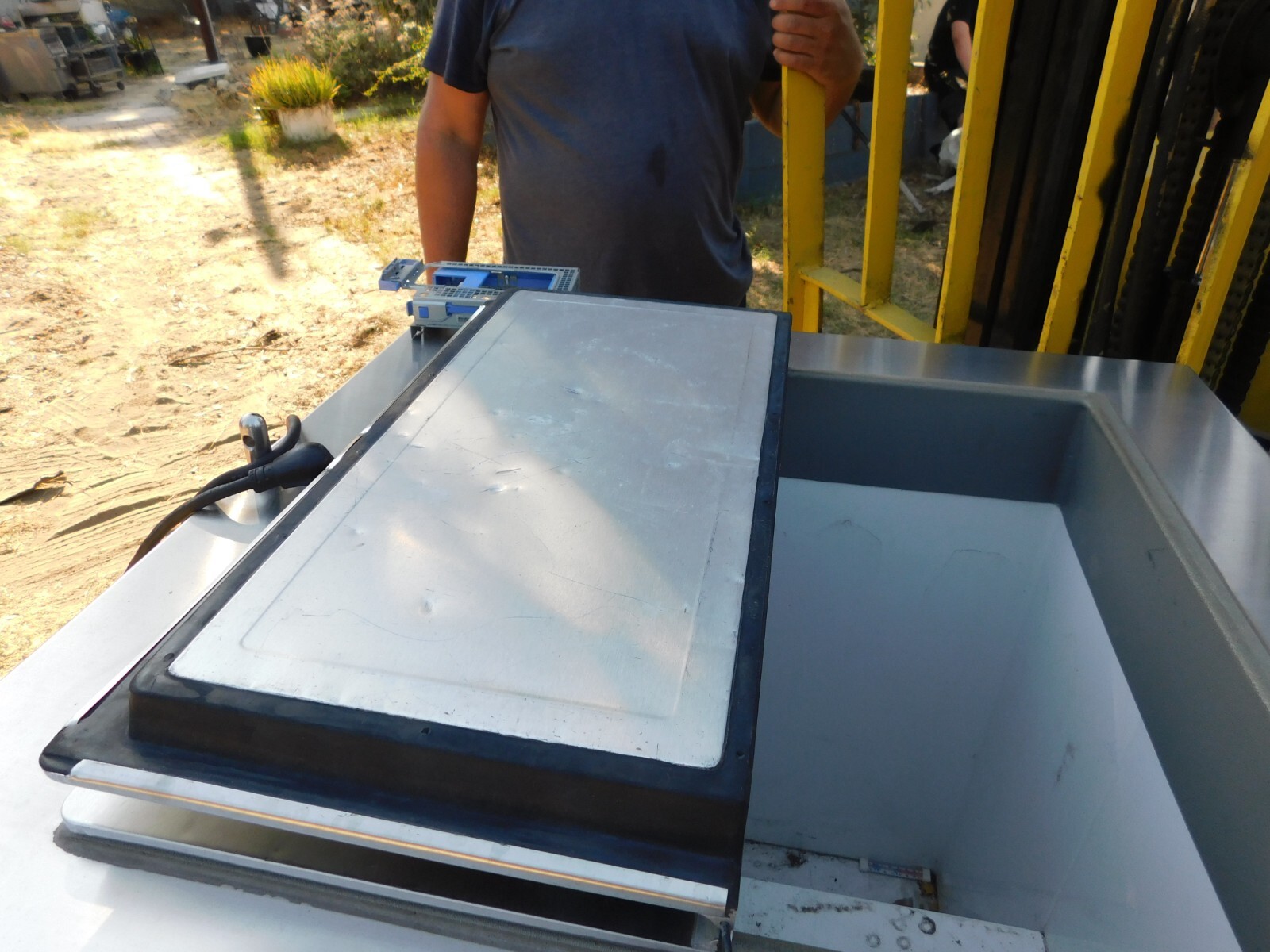 FREEZER (ICE CREAM DIPPING CABINET) 5 AVAILABLE