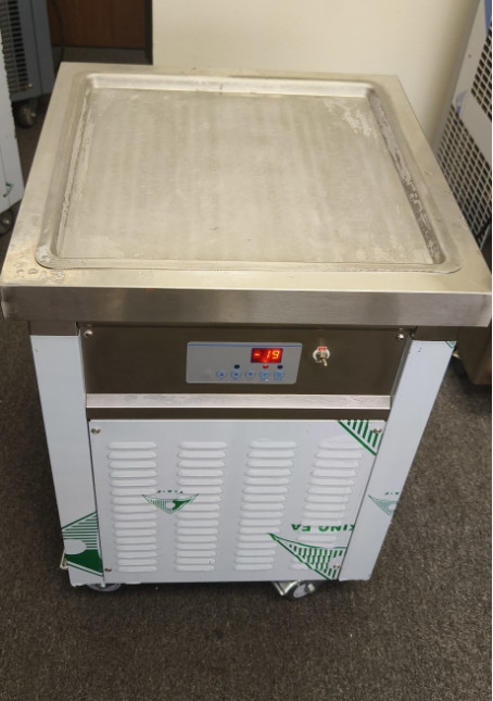 Kolice Commercial ETL rolled ice cream machine 22″x22″ square pan auto defrost