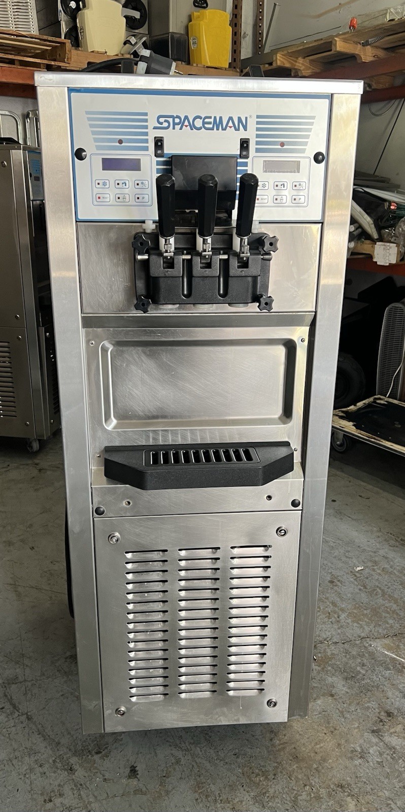 Spaceman 6368 Soft Serve Machine Stainless Steel Exterior 220v