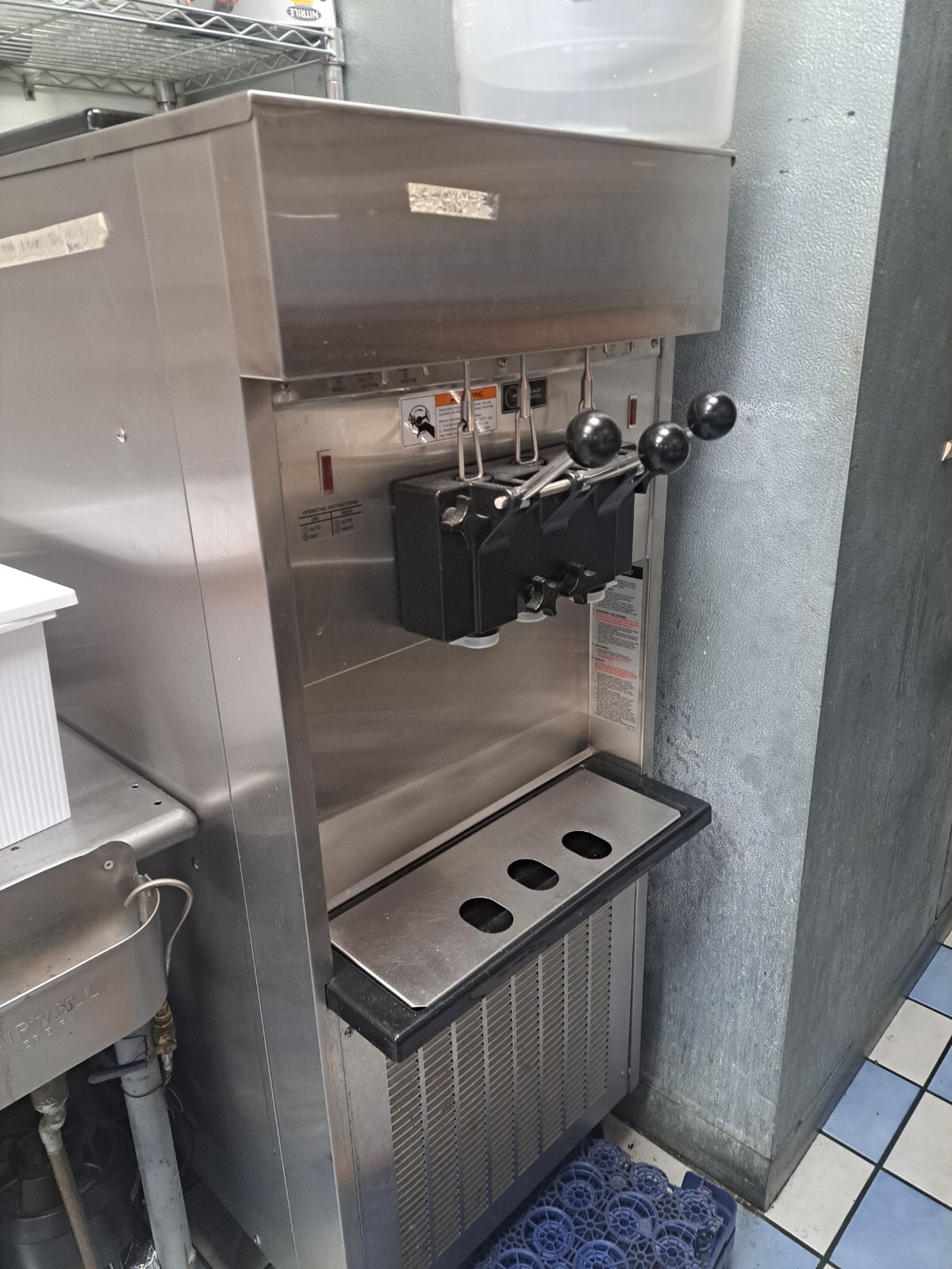 ElectroFreeze Soft Serve Ice Cream, SL 500, 3 ph., Water Cooled, 1 Available