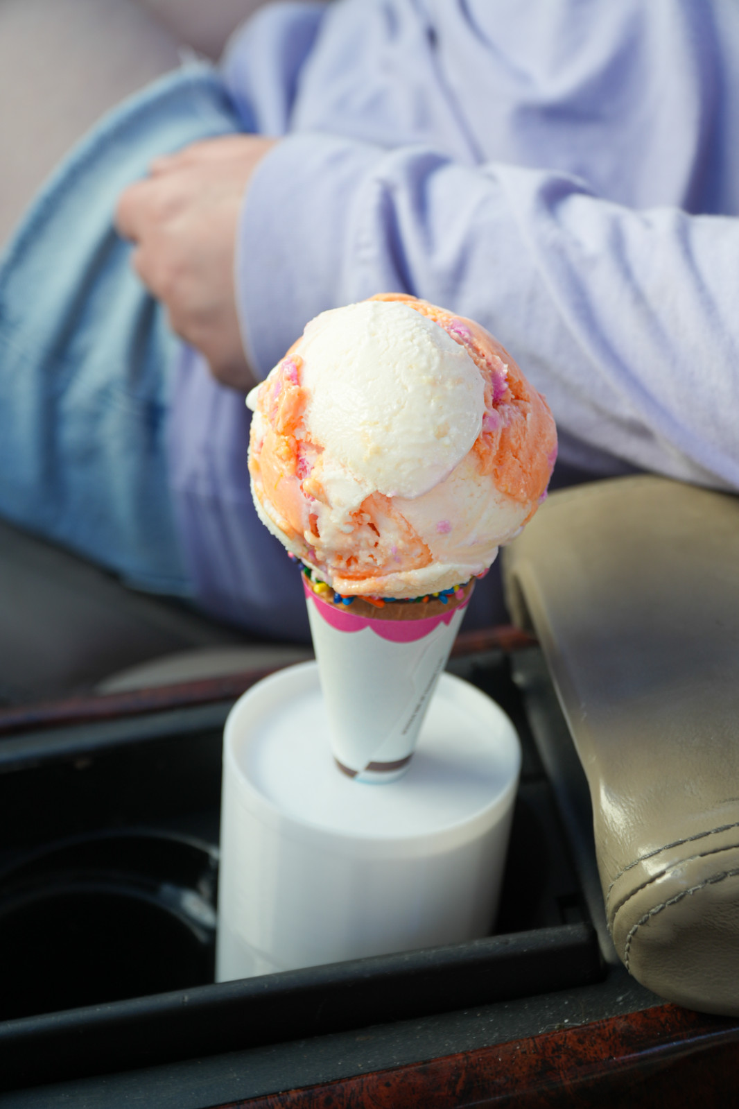 Ice cream cone holder for cars cupholders