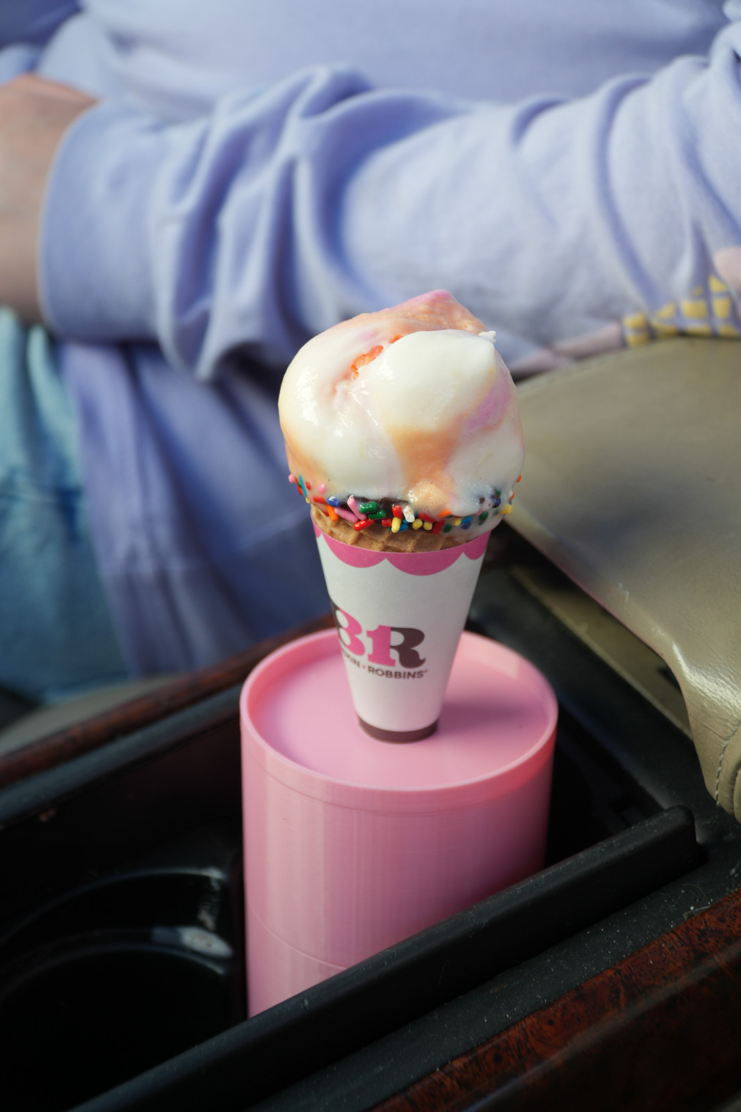 Ice cream cone holder for cars cupholders