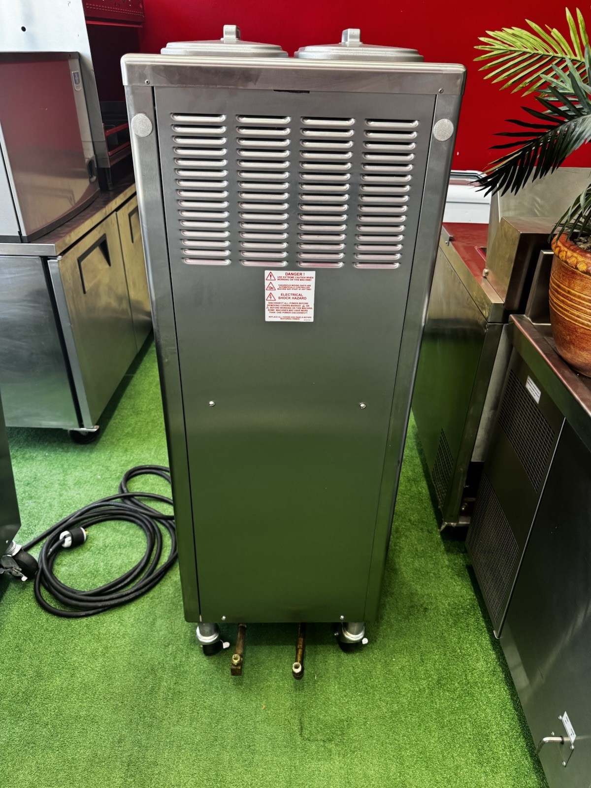 Taylor Ice Cream Machine 794-33 – 2 Flavor + Twist – Water Cooled – Never Used