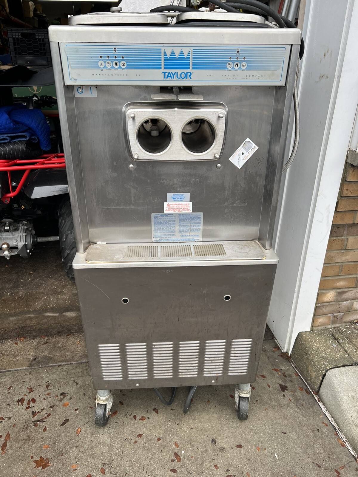 Taylor 339-33 Soft Serve Frozen Yogurt Ice Cream Machine 3Ph Water Cooled