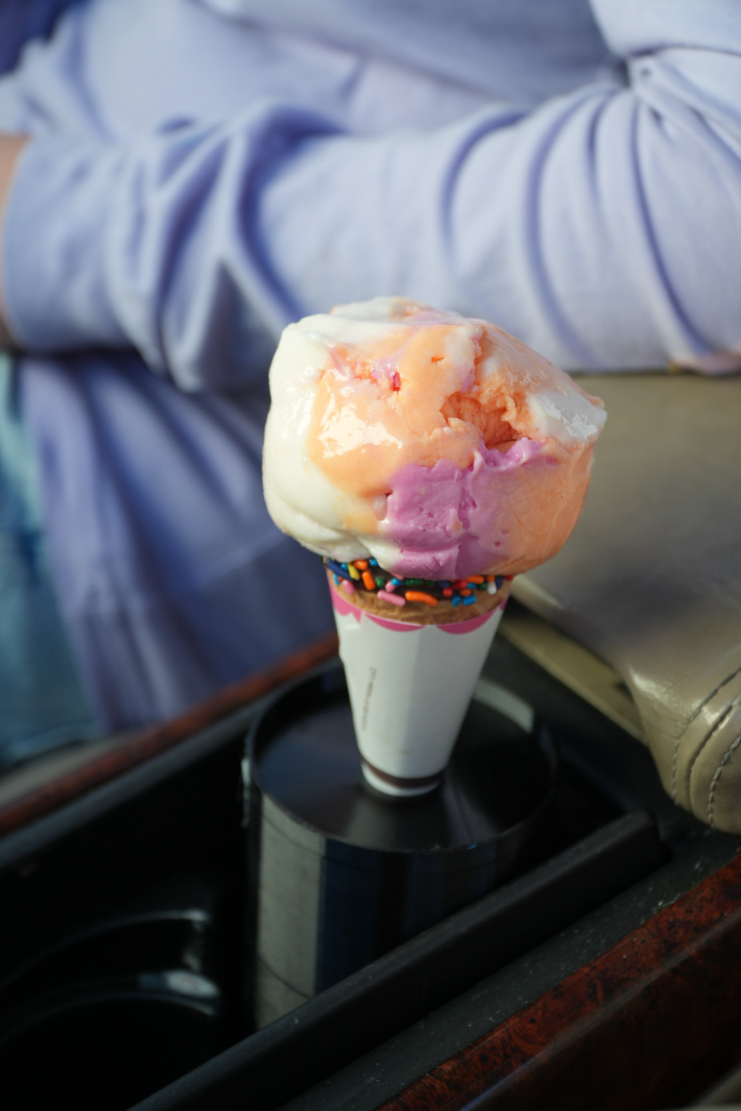 Ice cream cone holder for cars cupholders