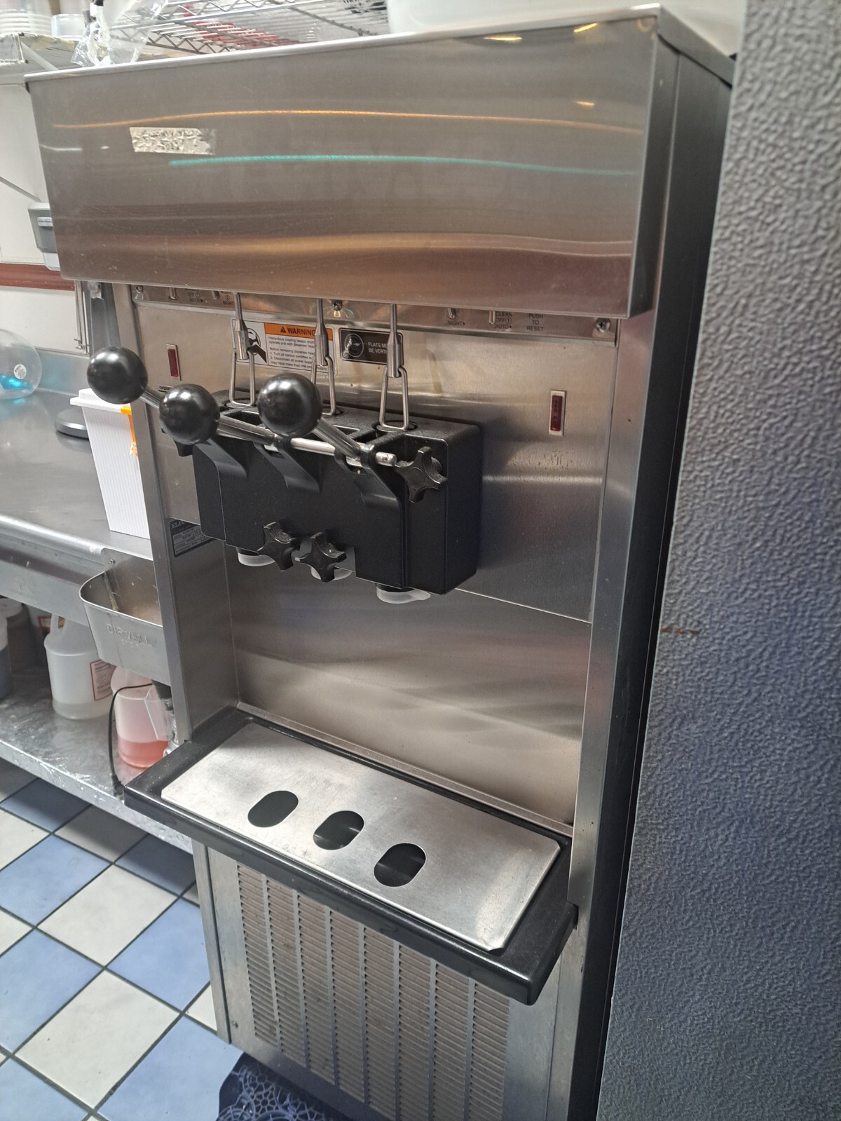 ElectroFreeze Soft Serve Ice Cream, SL 500, 3 ph., Water Cooled, 1 Available