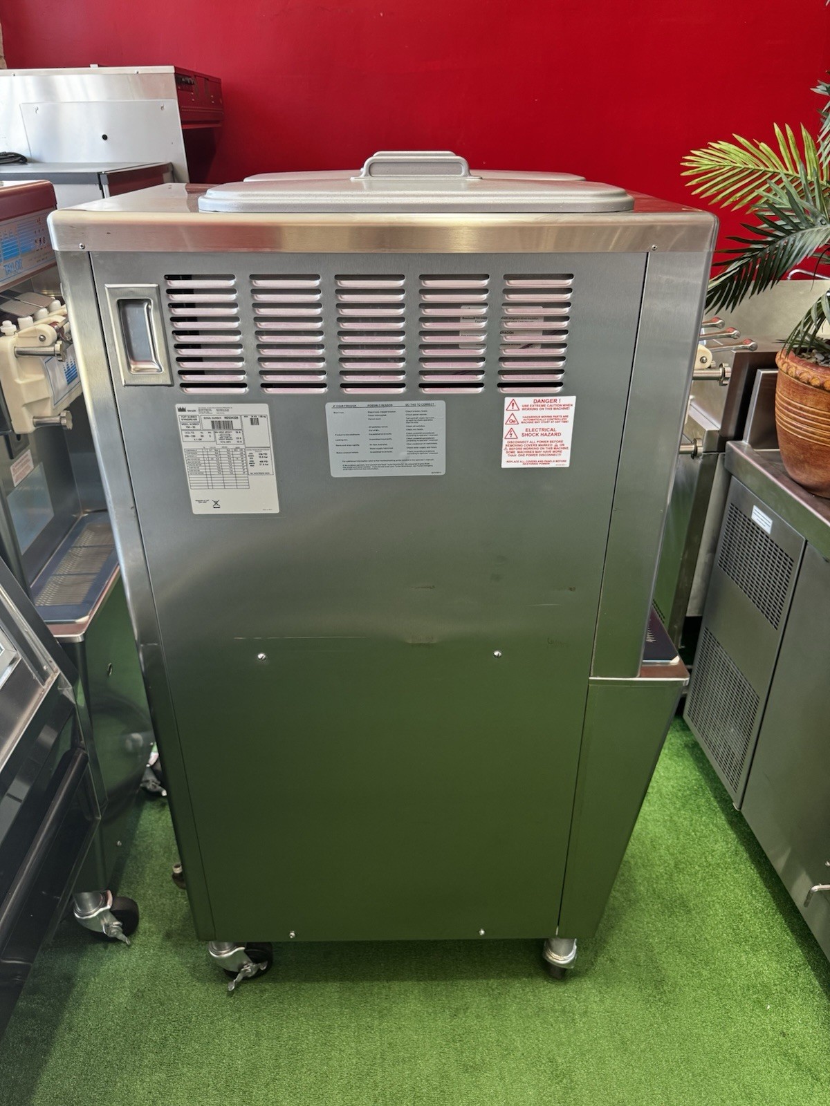 Taylor Ice Cream Machine 794-33 – 2 Flavor + Twist – Water Cooled – Never Used