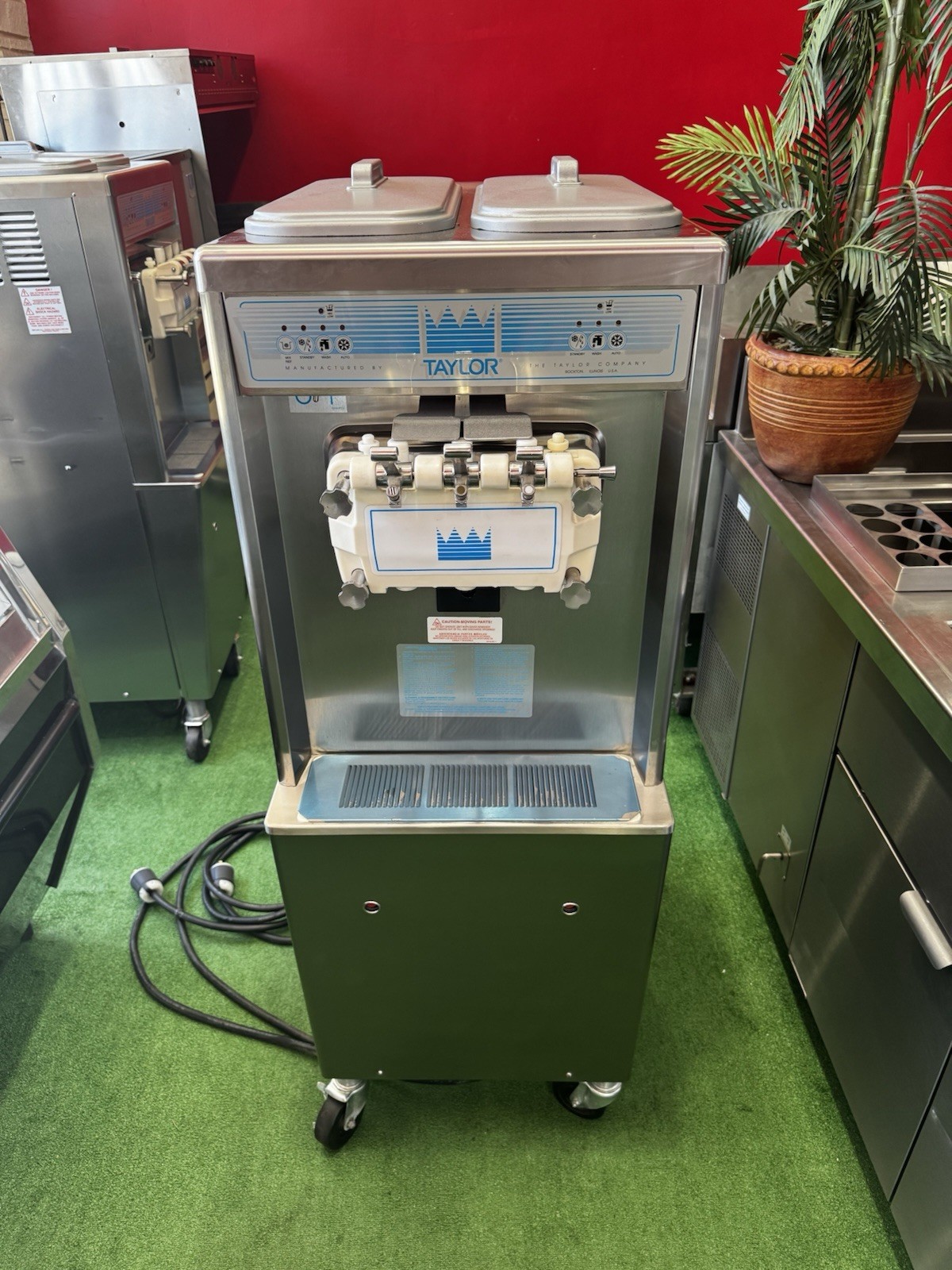 Taylor Ice Cream Machine 794-33 – 2 Flavor + Twist – Water Cooled – Never Used