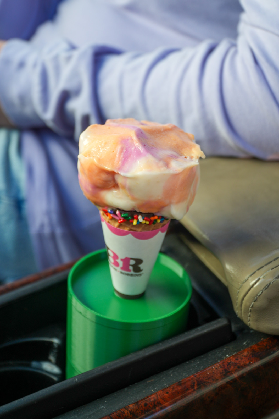 Ice cream cone holder for cars cupholders