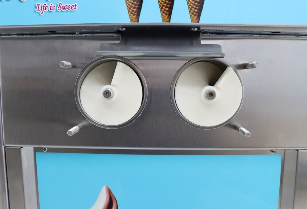Movable 3 Head Soft Ice Cream Machine 20-30L/h Output 110V 1800W Easy to Clean