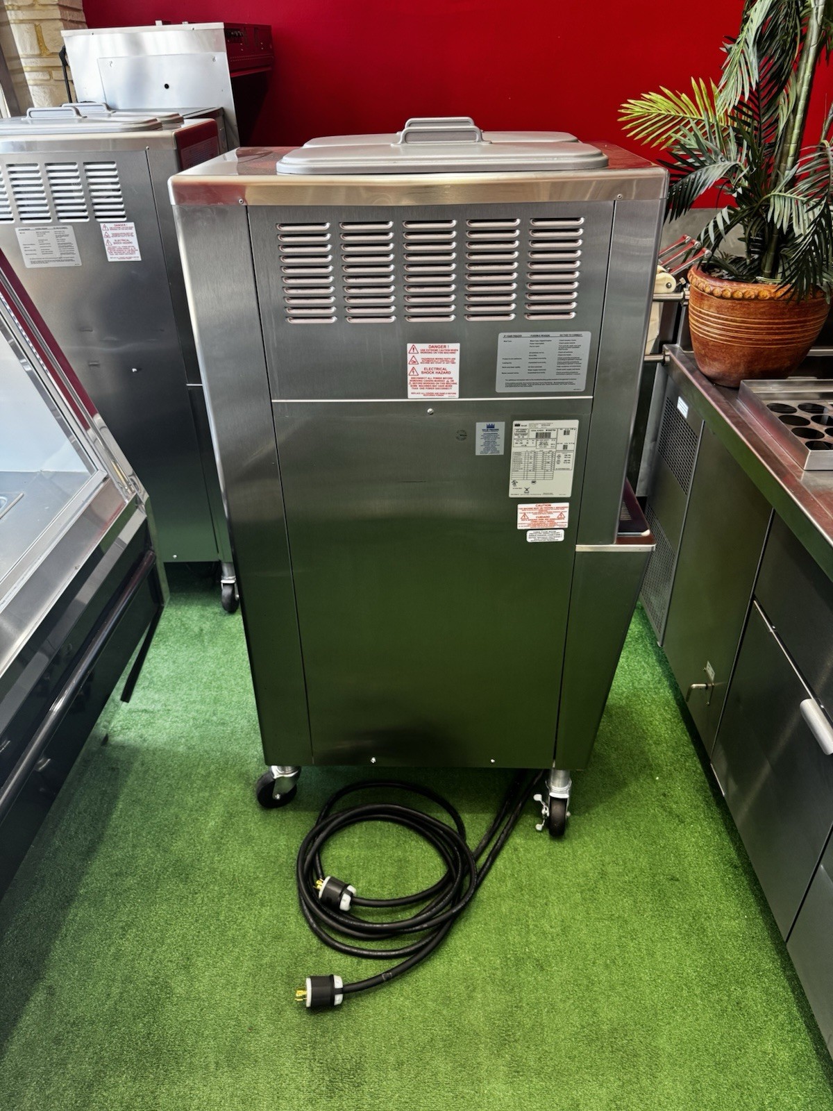 Taylor Ice Cream Machine 794-33 – 2 Flavor + Twist – Water Cooled – Never Used