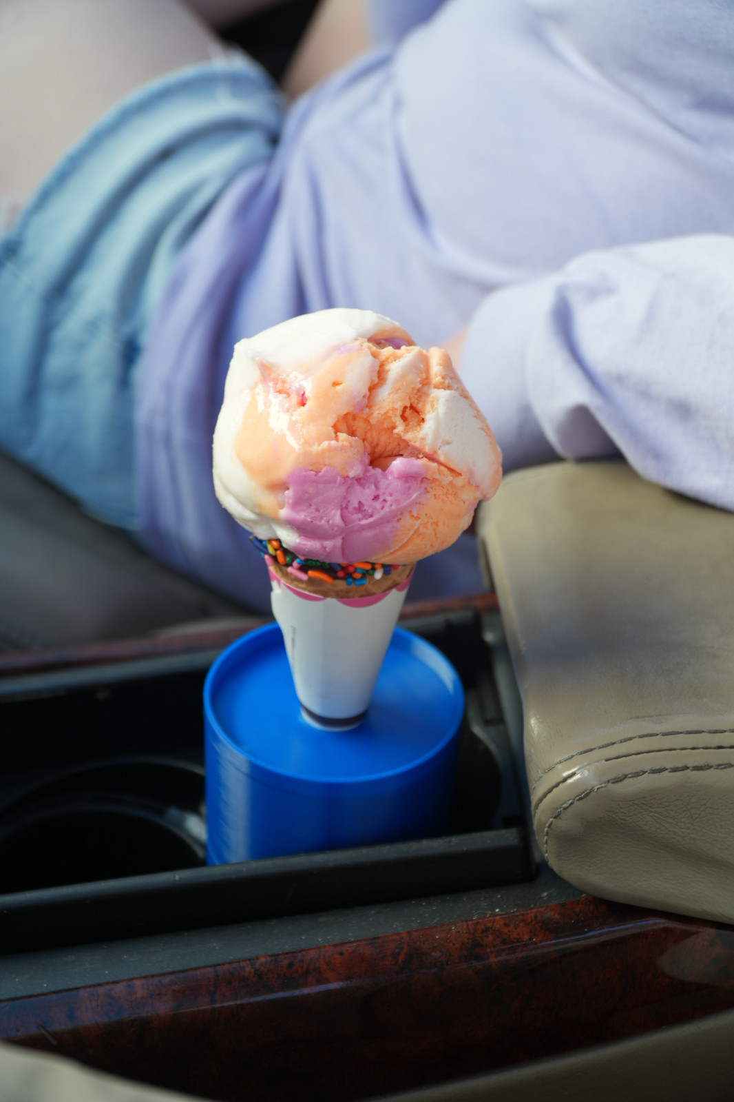 Ice cream cone holder for cars cupholders