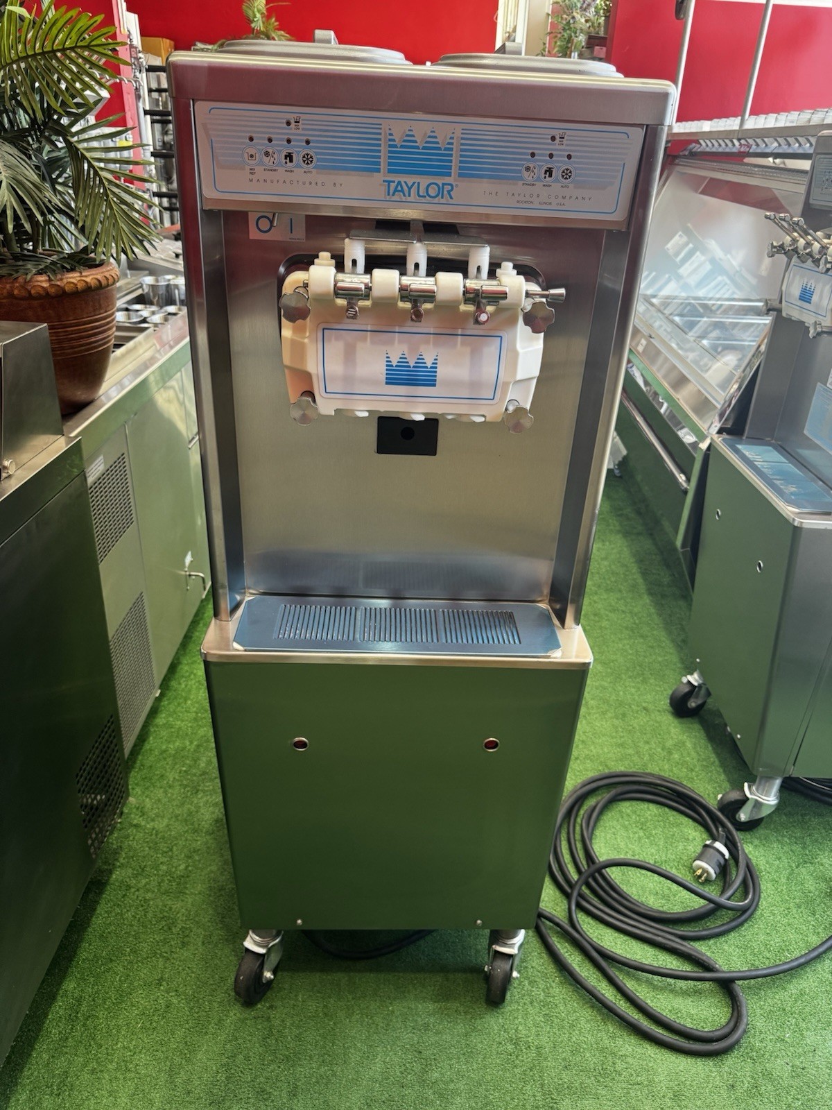Taylor Ice Cream Machine 794-33 – 2 Flavor + Twist – Water Cooled – Never Used