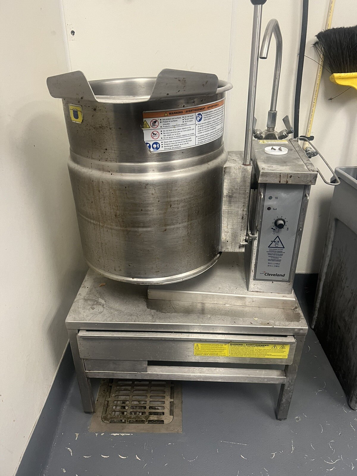 restaurant equipment for sale – oven , kettle, ice cream machine